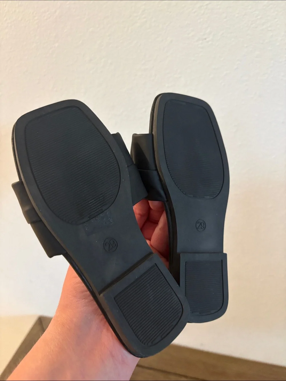 NEW [Shein] Quilted Padded Slide Slip-On Sandals in Black Girls EU 29 / US 11.5